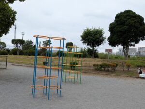 三ツ寺公園の遊具