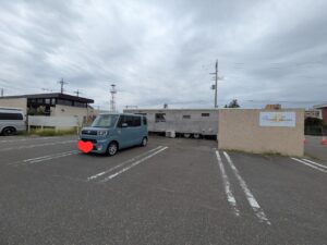 ピッコロルッソの駐車場