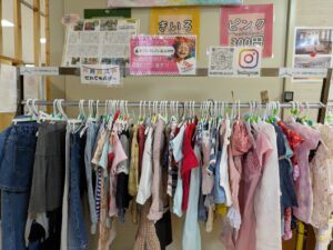 だれでも広場の洋服販売コーナー