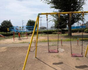 前橋市民プールのブランコ