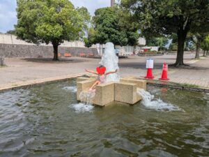 前橋総合運動公園のカスケードでの水遊び