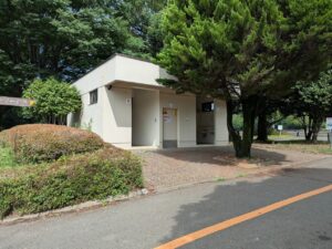 前橋総合運動公園の駐車場近くのトイレ