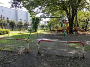 三ツ寺公園のちびっこ広場の遊具