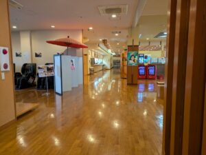湯の道利久吉岡店のフロア