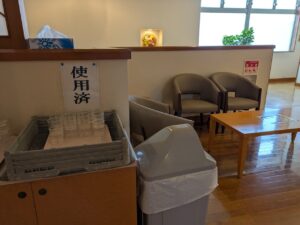 湯の道利久吉岡店の椅子