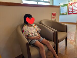 湯の道利久吉岡店の椅子
