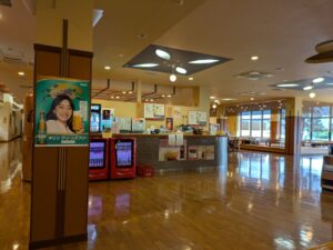 湯の道利久吉岡店のフロア