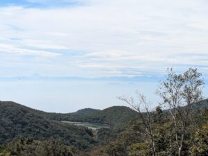 駒ヶ岳からみる小沼