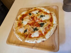 トレッカーズカフェのピザ